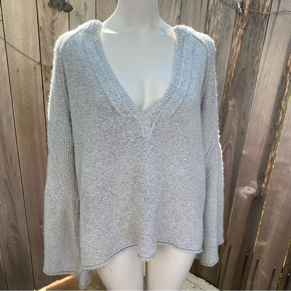 Free people Lovely Lines Bell Sleeve Sweater size XS